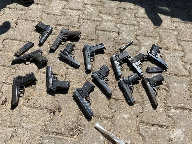 Otomobilden cephane çıktı
