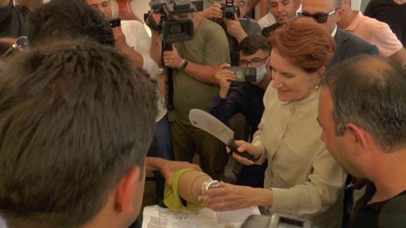 İYİ Parti Genel Başkanı Akşener Nevşehir’de testi kebabı kırdı
