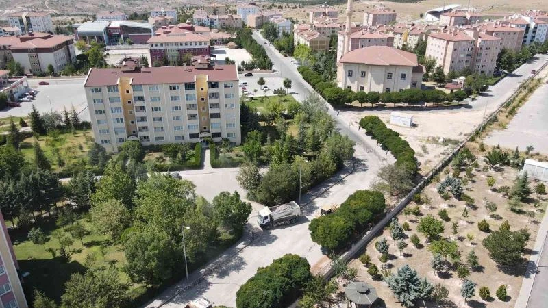 2000 Evler Mahallesinde altyapı yenileme ve sıcak asfalt çalışması başladı
