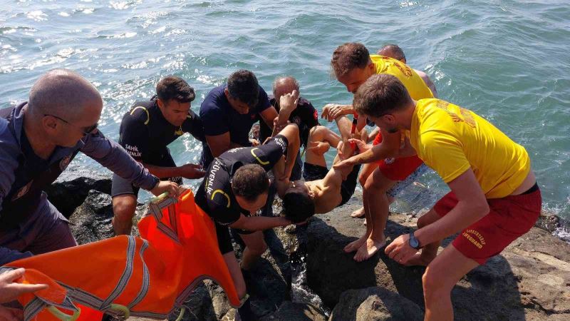 Karadeniz’de dalgalara kapılan genç dalgıç polisler tarafından kurtarıldı
