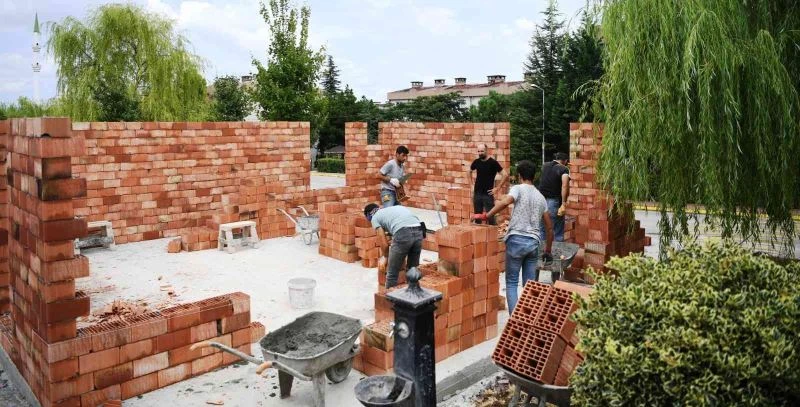 Ataşehir’in muhtarlık binasında çalışmalar sürüyor
