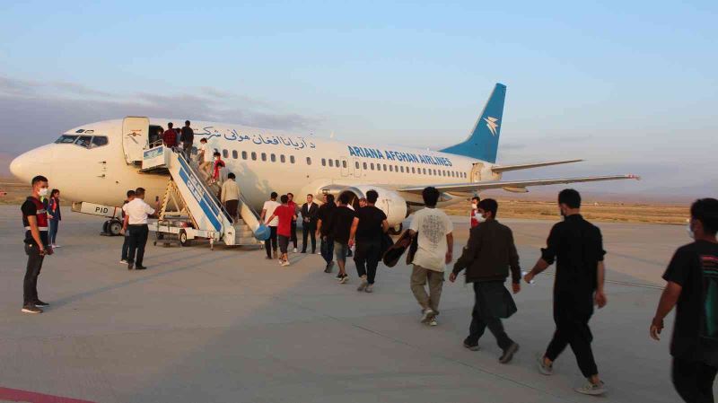 Iğdır’da 906 Afganistanlı göçmen ülkelerine gönderildi
