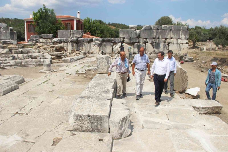 Vali Tavlı Stratonikeia’da kazı çalışmalarını inceledi
