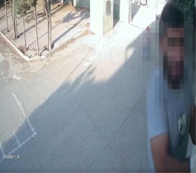 Önce okuldan hırsızlık yaptı, sonra kendisini çeken kamerayı söktü
