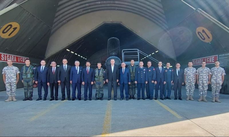 Cumhurbaşkanı Erdoğan’dan Amasya protokolü ve pilotlarla hatıra fotoğrafı
