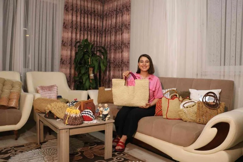 Misafir odasını atölyeye çevirdi
