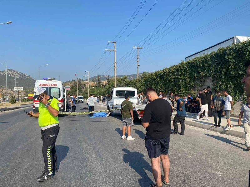 Yolda bozulan aracını tamir ederken otomobilin çarptığı adam hayatını kaybetti
