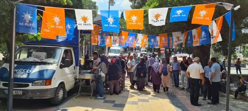 Gördes’te AK Parti’nin 21’inci yılına 3 bin kişilik lokma
