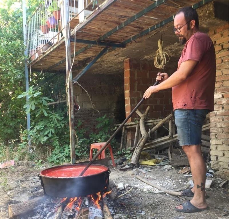 Aydın’da balkonlar kırmızıya boyandı
