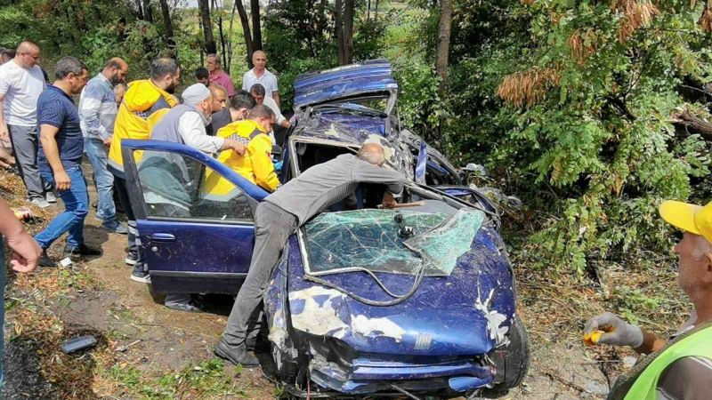 Bursa’da kanala düşen araçta can pazarı: 1’i ağır 3 yaralı
