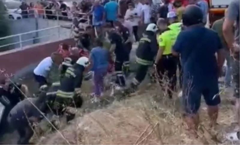 İtfaiye ekiplerinin kurtardığı anne ve kızı gözyaşlarına hakim olamadı
