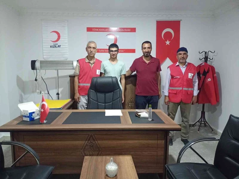 Türk Kızılay Dicle ilçe şubesinden başarılı öğrencilere burs
