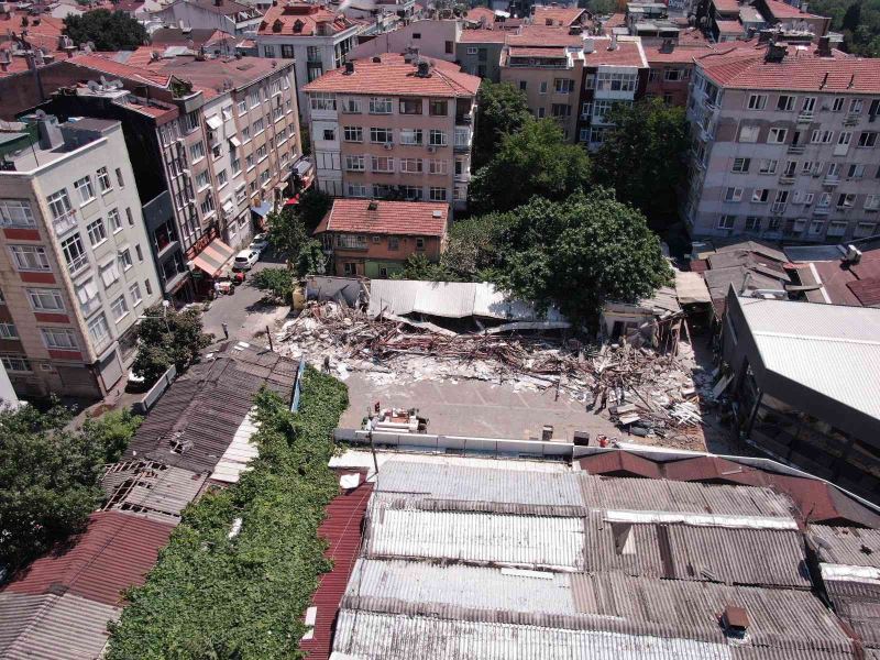 Bakırköy Belediyesi Balıkçılar çarşısını yıkıyor
