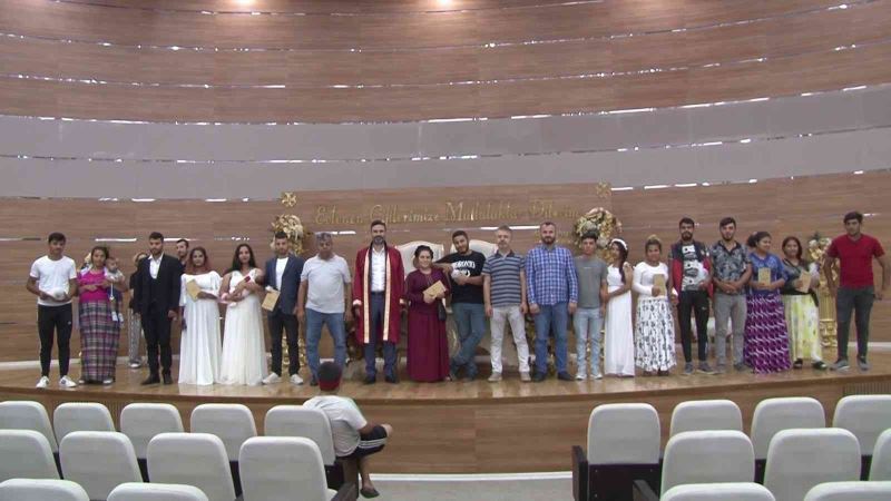 Çekmeköy’de 8 Roman çift, toplu nikah töreni ile mutluluğa ’evet’ dedi
