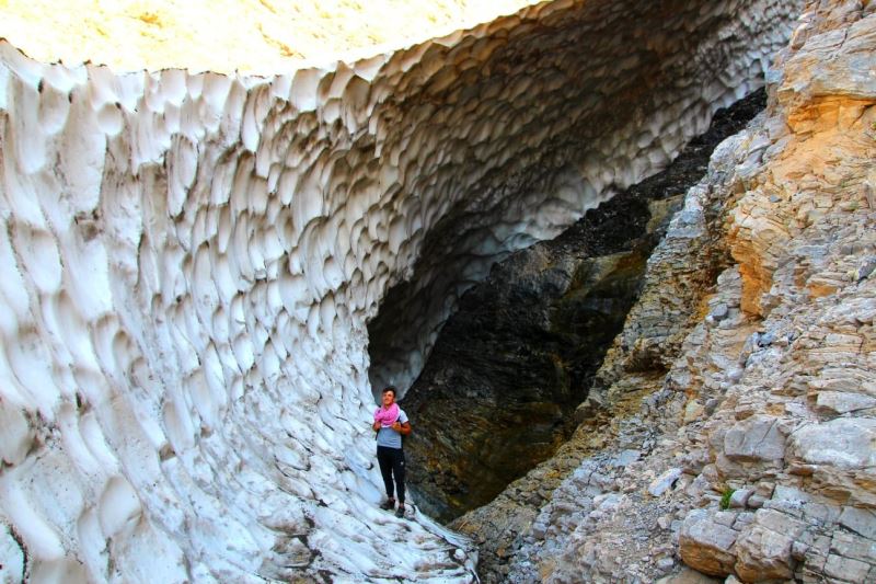 Sason’da 600 metre uzunluğundaki kar tüneli görenleri şaşırtıyor

