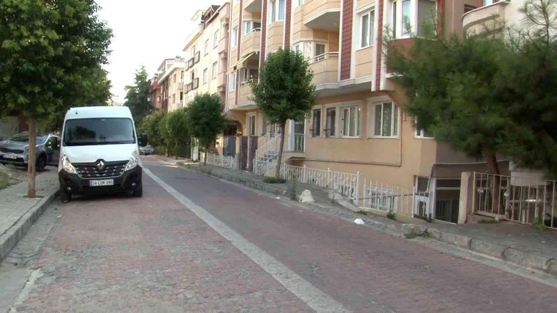 Avcılar’da eski koca dehşeti: Eski eşinin sevgilisini defalarca bıçaklayıp boğazını kesmeye çalıştı
