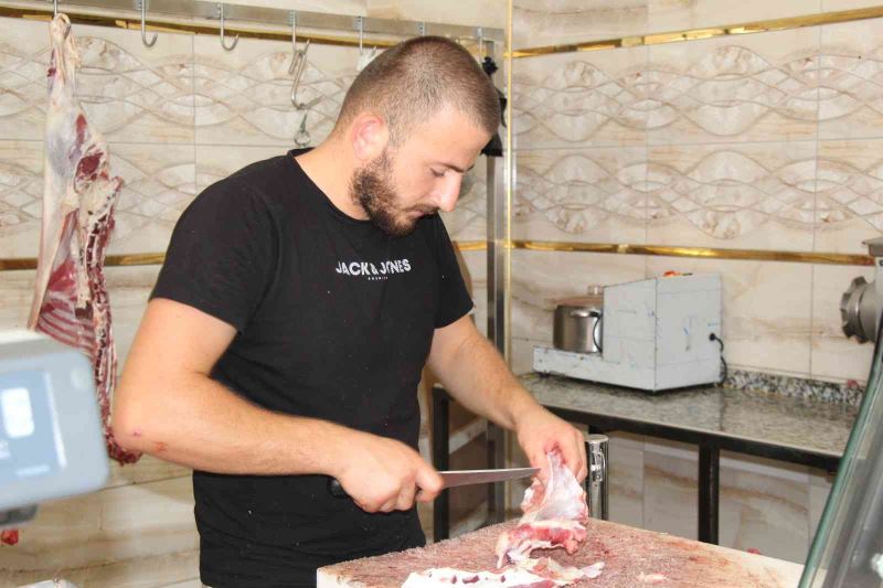 Mardinli kasaptan fırsatçılara inat: Etin kilosunu yüzde 30 indirimli satıyor
