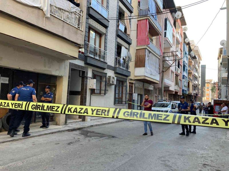 İzmir’de damat dehşet saçtı: Boşanma aşamasındaki eşini ve kayınpederini öldürdü, 2 baldızını yaraladı
