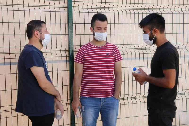 Zulmün böylesi: Göçmenleri dövüp, aç ve susuz bırakmışlar
