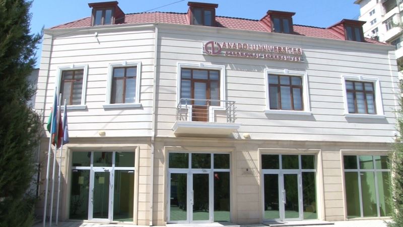 Azerbaycanlı öğrenciler Anadolu Üniversitesi Açıköğretim Fakültesi yaz okulu sınavlarına hazırlanıyor
