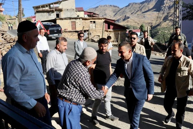 Siirt Valisi Hacıbektaşoğlu, şehit teğmen Ömer Bağra’nın ailesine taziye ziyaretinde bulundu
