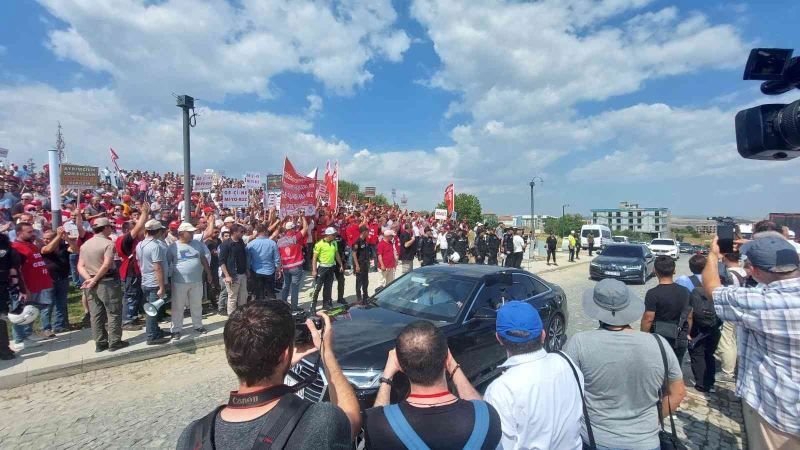 İşçilerin eyleminde gergin anlar
