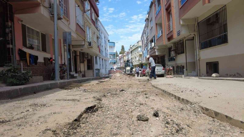 Yunusemre’den 2 mahallede asfalt çalışması
