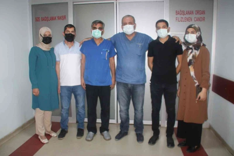 Evlenirken ‘hastalıkta ve sağlıkta’ deyip, kocaları için böbreklerini takas ettiler
