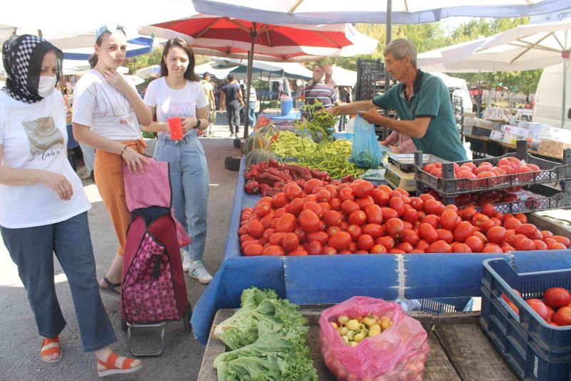 Manyas’ta yerli ürün bollaşınca sebze fiyatlarında düşüş yaşandı
