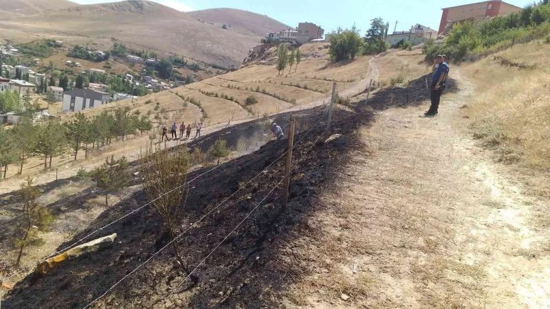 Bayburt’ta çıkan yangında 10 dekarlık alan küle döndü
