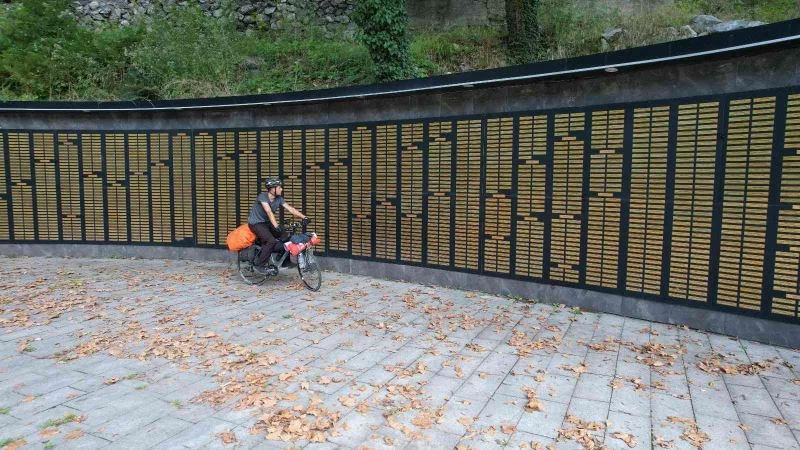 Doktor adayı Muhammed, bisikletiyle Van’dan çıkıp 2 bin 300 kilometre yol kat etti
