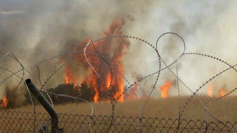 Bingöl’de eğitim atışı sırasında yangın çıktı: Kurumuş otların bulunduğu yaklaşık 10 dönümlük alan kül oldu
