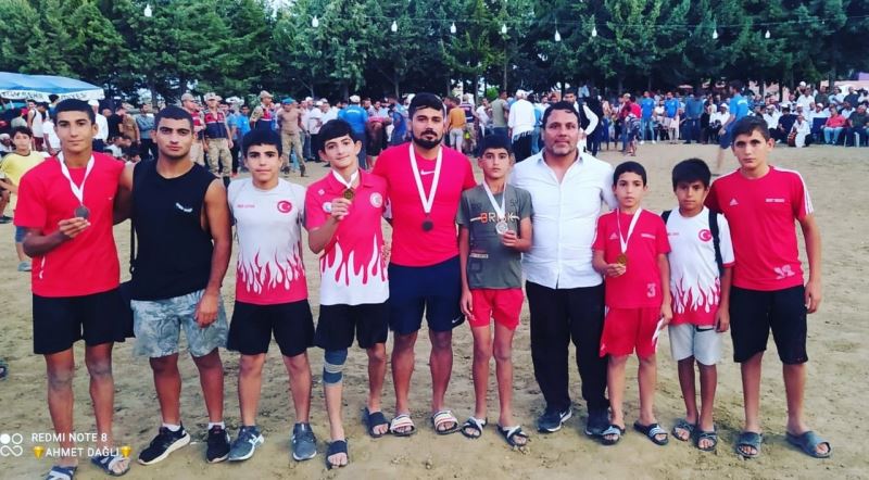 Antakya Belediyesi güreş takımının başarısı
