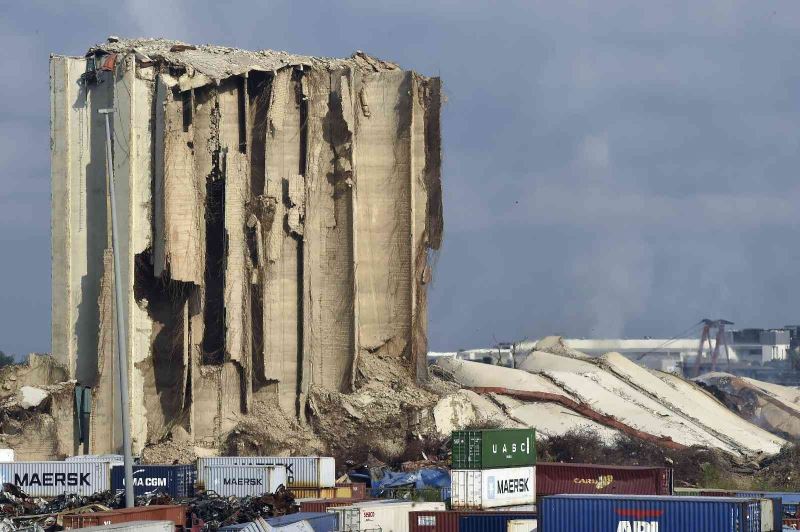 Beyrut Limanı’ndaki silonun kuzey kısmı tamamen yıkıldı
