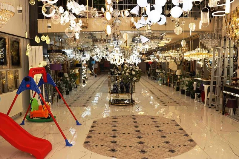 Rana Avize 800 ürün çeşidi ile bölge halkına hizmet veriyor
