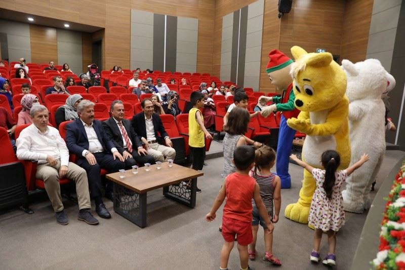 Melikgazi Belediyesi Diyabetli Çocuklara Sensörlü Şeker Ölçüm Cihazı Dağıttı
