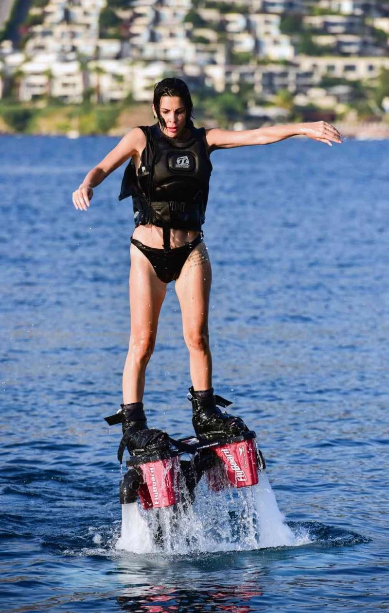 Özkan ailesi ’uçuyor’
