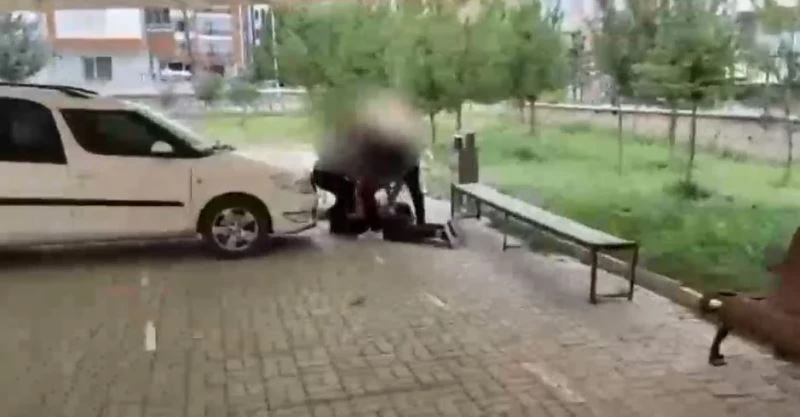 Düzensiz göçmenleri alıkoyup ailelerinden fidye isteyen 3 organizatöre operasyon
