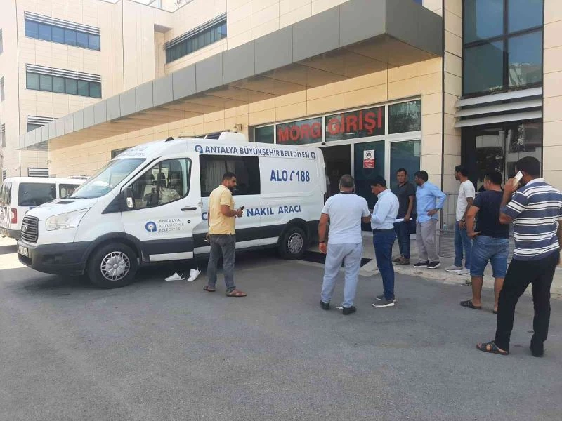 Otomobilin çarptığı Rümeysa hayata tutunamadı
