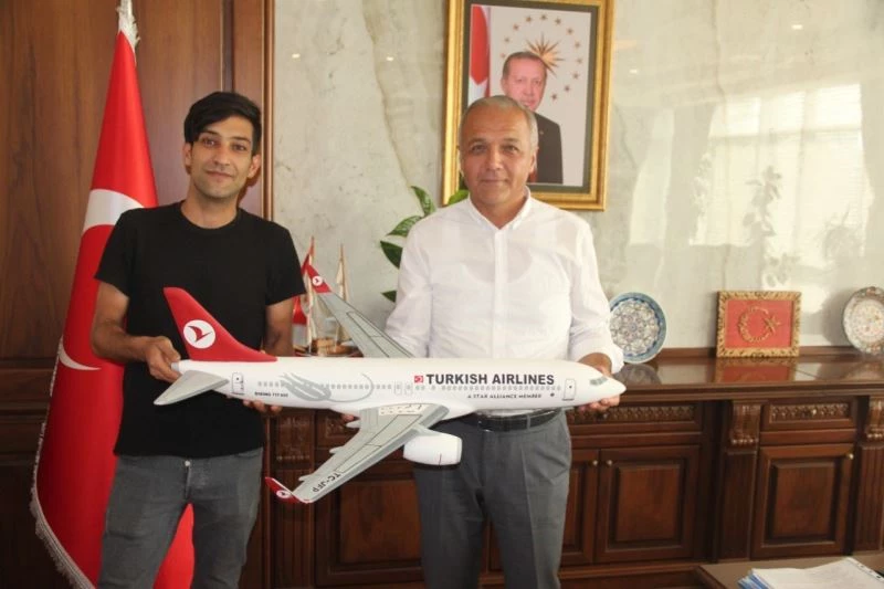 Belediye Başkanı Üçok havacılık devlerine seslendi: “Böyle yetenek desteklenmeli”
