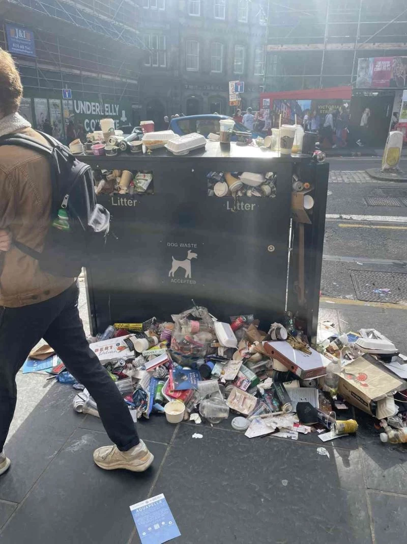 Edinburgh’ta temizlik işçilerinin grevi 6 gündür sürüyor
