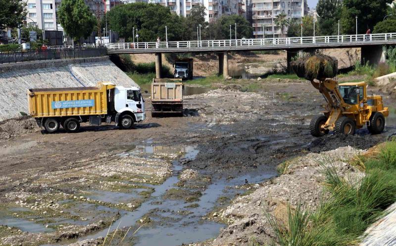 Müftü Deresinde ıslah çalışmaları sürüyor
