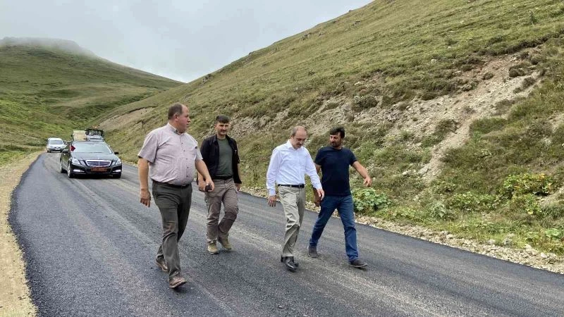 Vali Epcim tarihinde ilk kez asfaltla buluşan 2600 rakımlı köylerde incelemelerde bulundu
