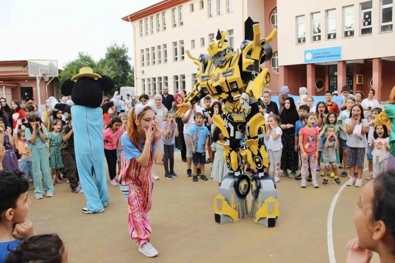 Körfez’de çocuklar şenlikle eğleniyor
