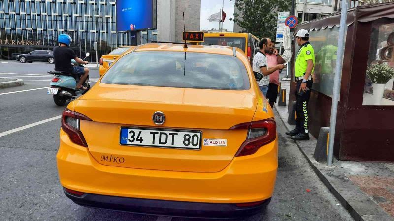 Taksim’de taksi ve dolmuşlar denetlendi, kurallara uymayanlara ceza yağdı
