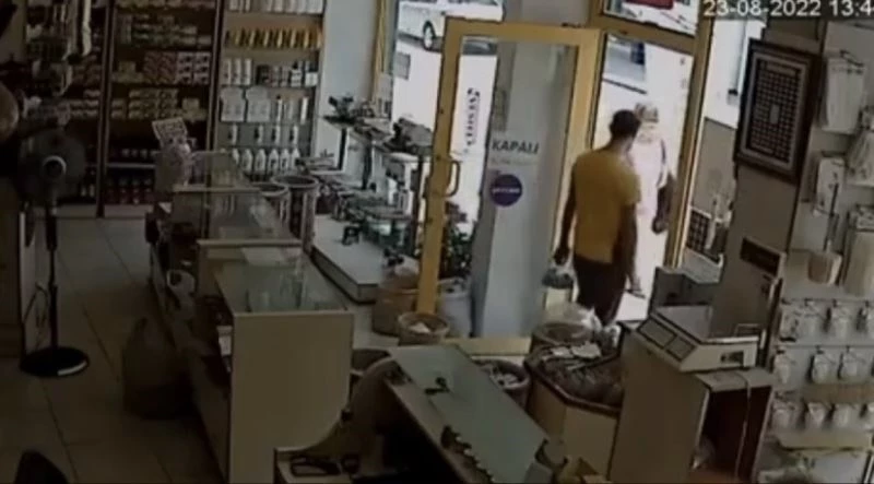 Bursa’da sadaka kutusu hırsızlığı kameralarda
