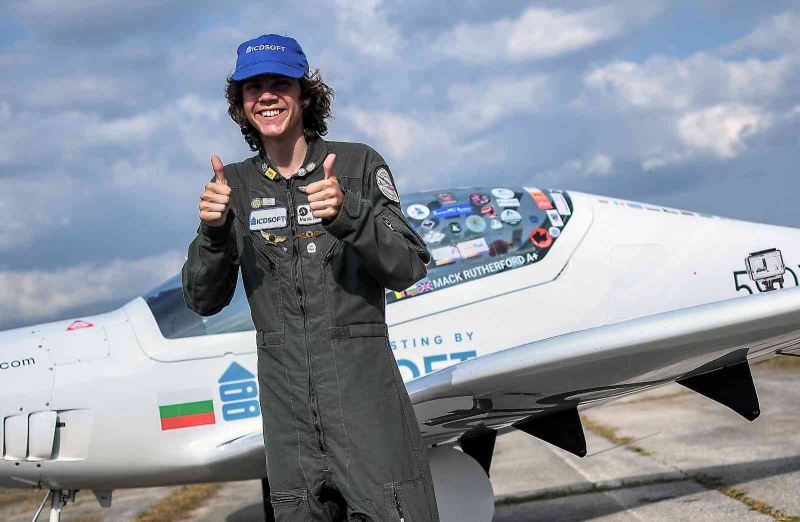 17 yaşındaki pilottan iki dünya rekoru
