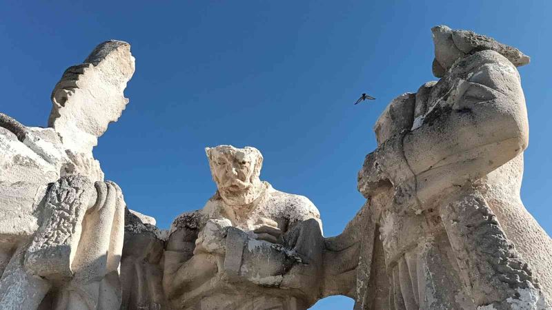 Ahilik Haftasına hazırlanılan Kırşehir’de, ‘Ahi Evran, Yunus Emre, Hacı Bektaş-ı Veli’ heykelleri parçalandı
