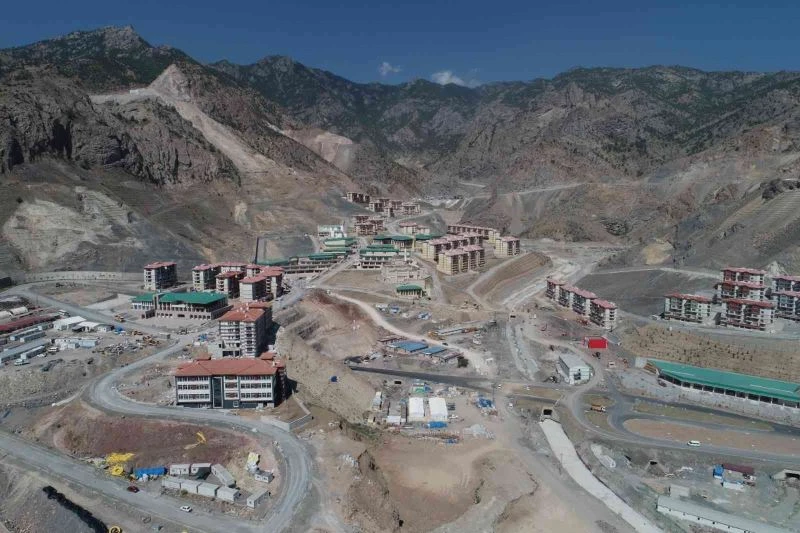 Yusufeli’nde yeni ilçedeki konutların anahtarları teslim edilmeye başladı
