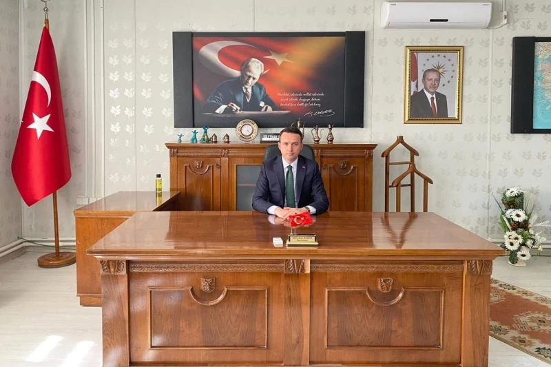 Samsat Kaymakamı şehit ailesini ziyaret ederek göreve başladı
